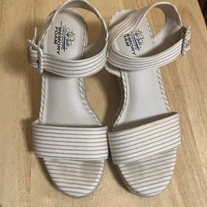 Tan/cream striped canvas wedge